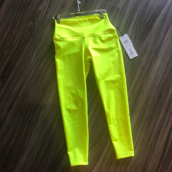 alo yoga highlighter